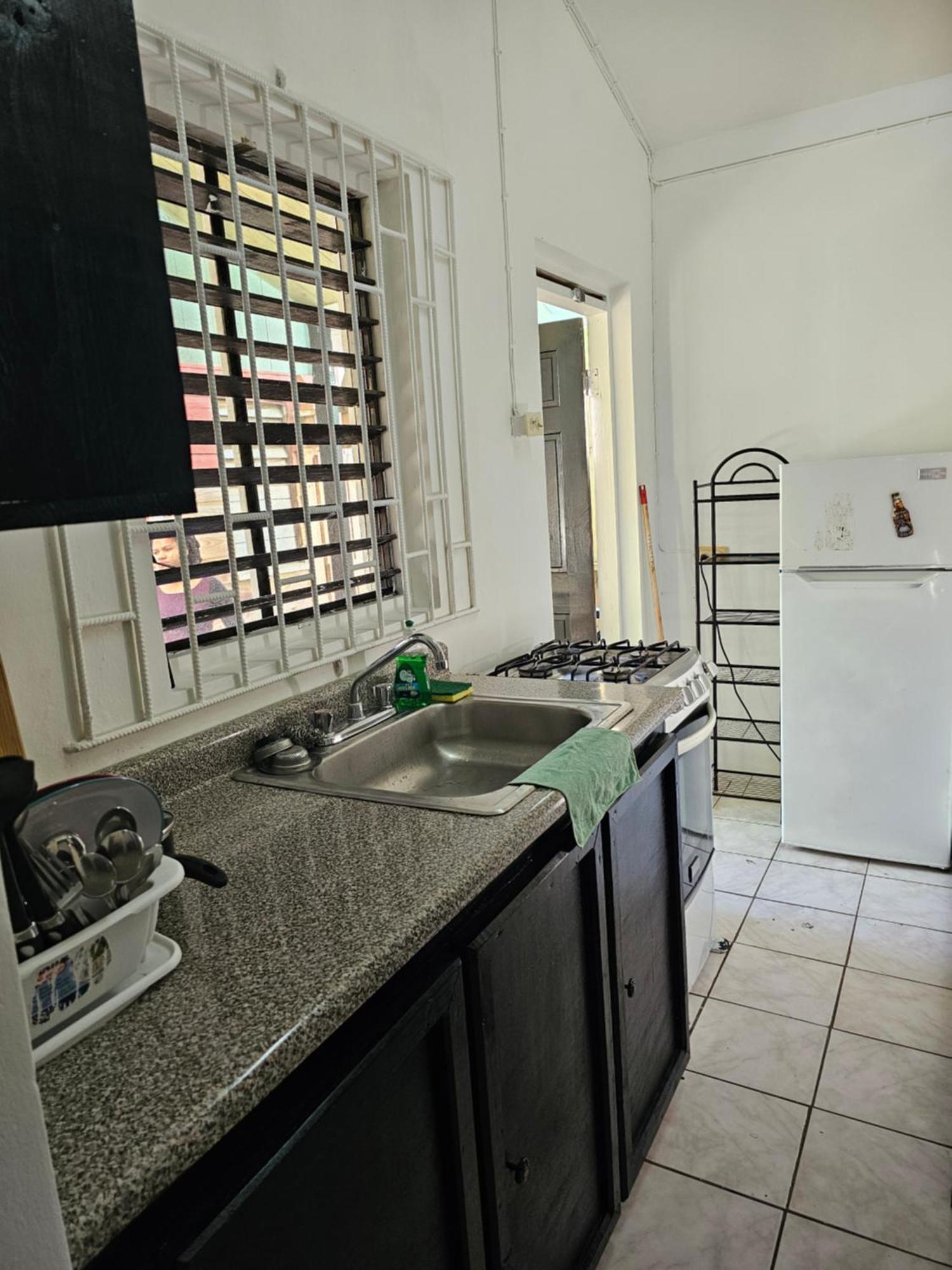 Roots Cafe Rooms Νεγκρίλ Εξωτερικό φωτογραφία