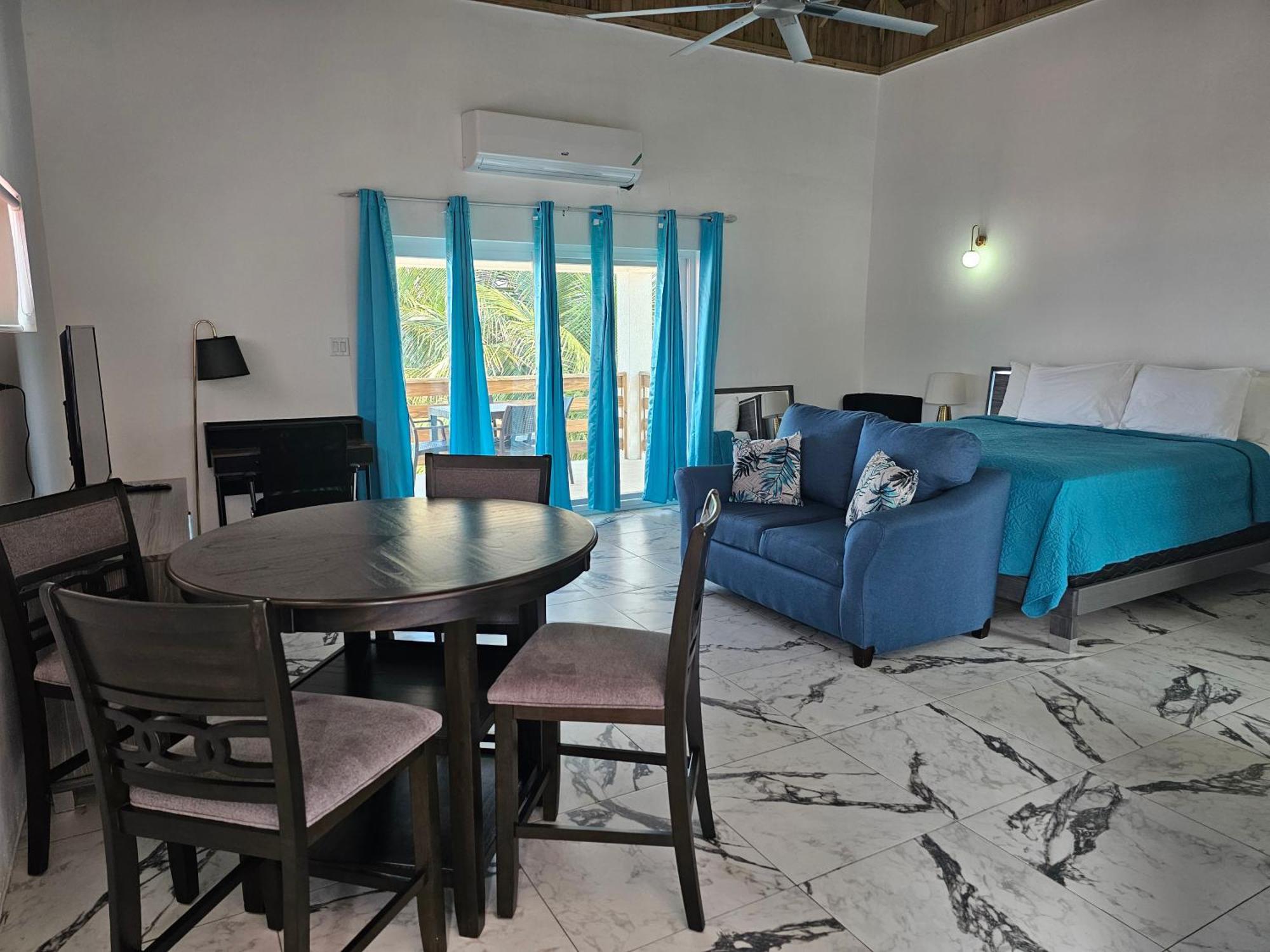 Roots Cafe Rooms Νεγκρίλ Εξωτερικό φωτογραφία