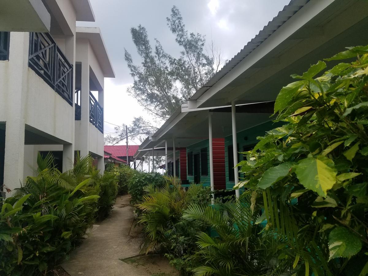 Roots Cafe Rooms Νεγκρίλ Εξωτερικό φωτογραφία