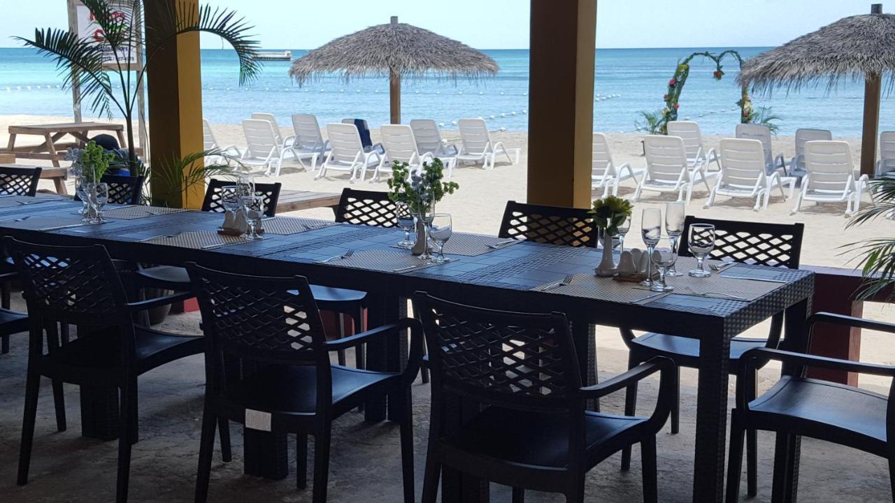Roots Cafe Rooms Νεγκρίλ Εξωτερικό φωτογραφία
